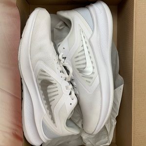 Woman’s Nike downshifter 10